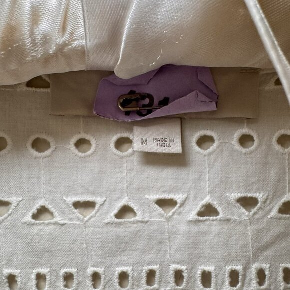 LOFT White Eyelet Top Size Medium V Neck Long Bell Sleeves Lightweight - Picture 4 of 5